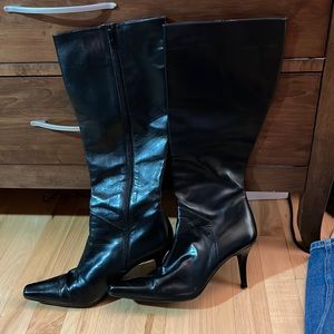 Vintage Stuart Weitzman Boots Black size 91/2 B great condition!
